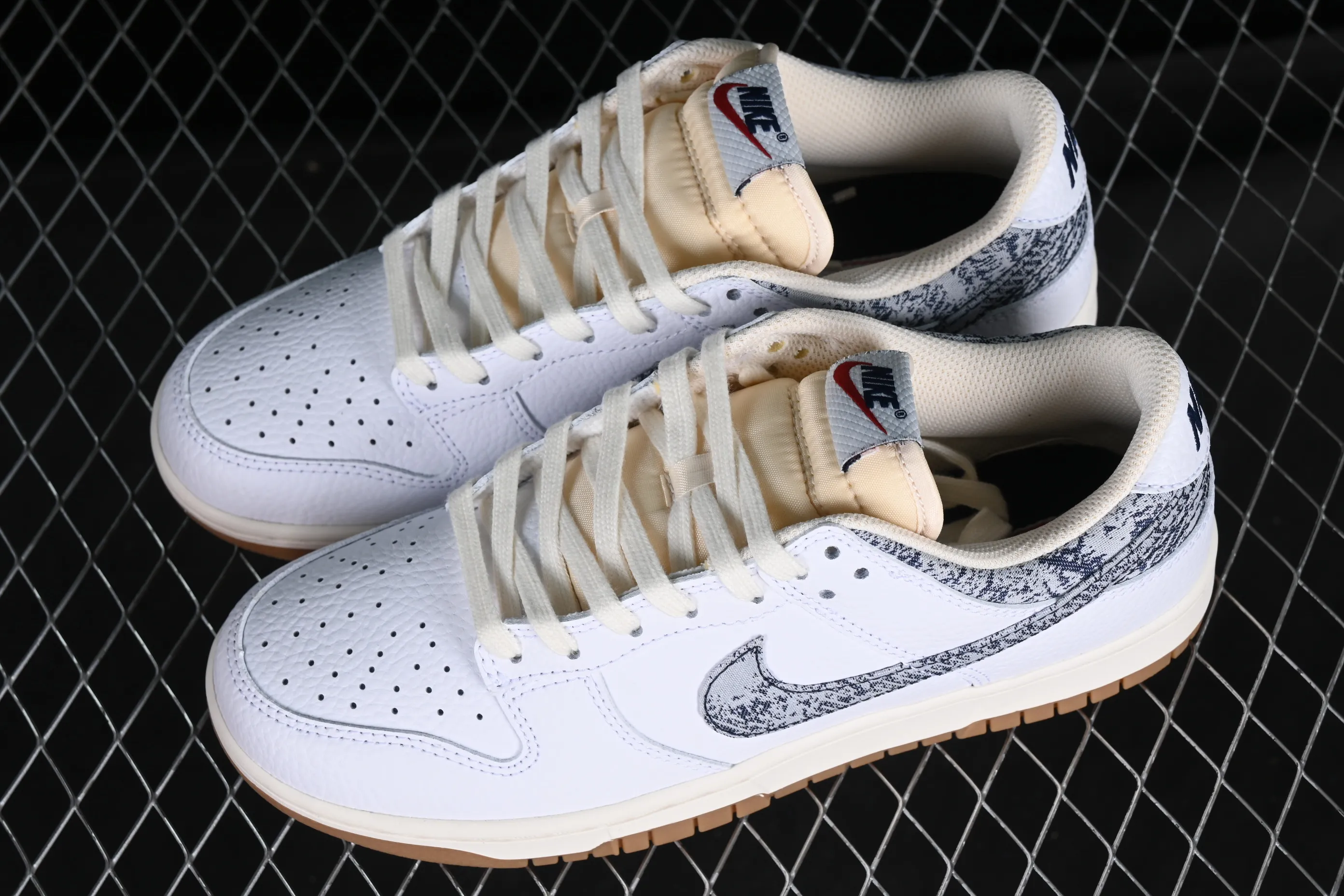 All categories Nk SB Dunk series Nk SB Dunk Low low-top sneakers Nk Dunk Low "Washed Denim" washed denim SB dunk series low-top casual sports skateboard shoes FN6881-100